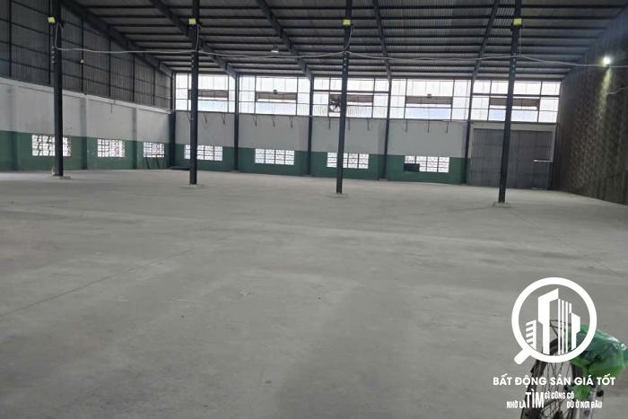 Cho thuê nhà xưởng 720m2 mặt tiền Nguyễn Văn Linh - TPHCM