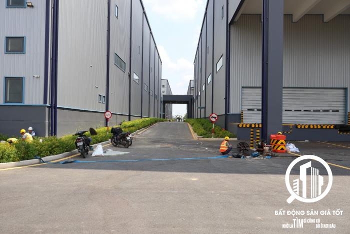 Nhà xưởng siêu hiếm 2300m2 - lô góc 2 mặt tiền KCN Bình Tân chỉ 17 tỷ