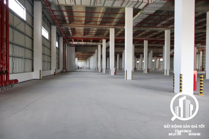 nhà xưởng bán 5000m2 KCN Lê Minh Xuân chỉ 54 tỷ